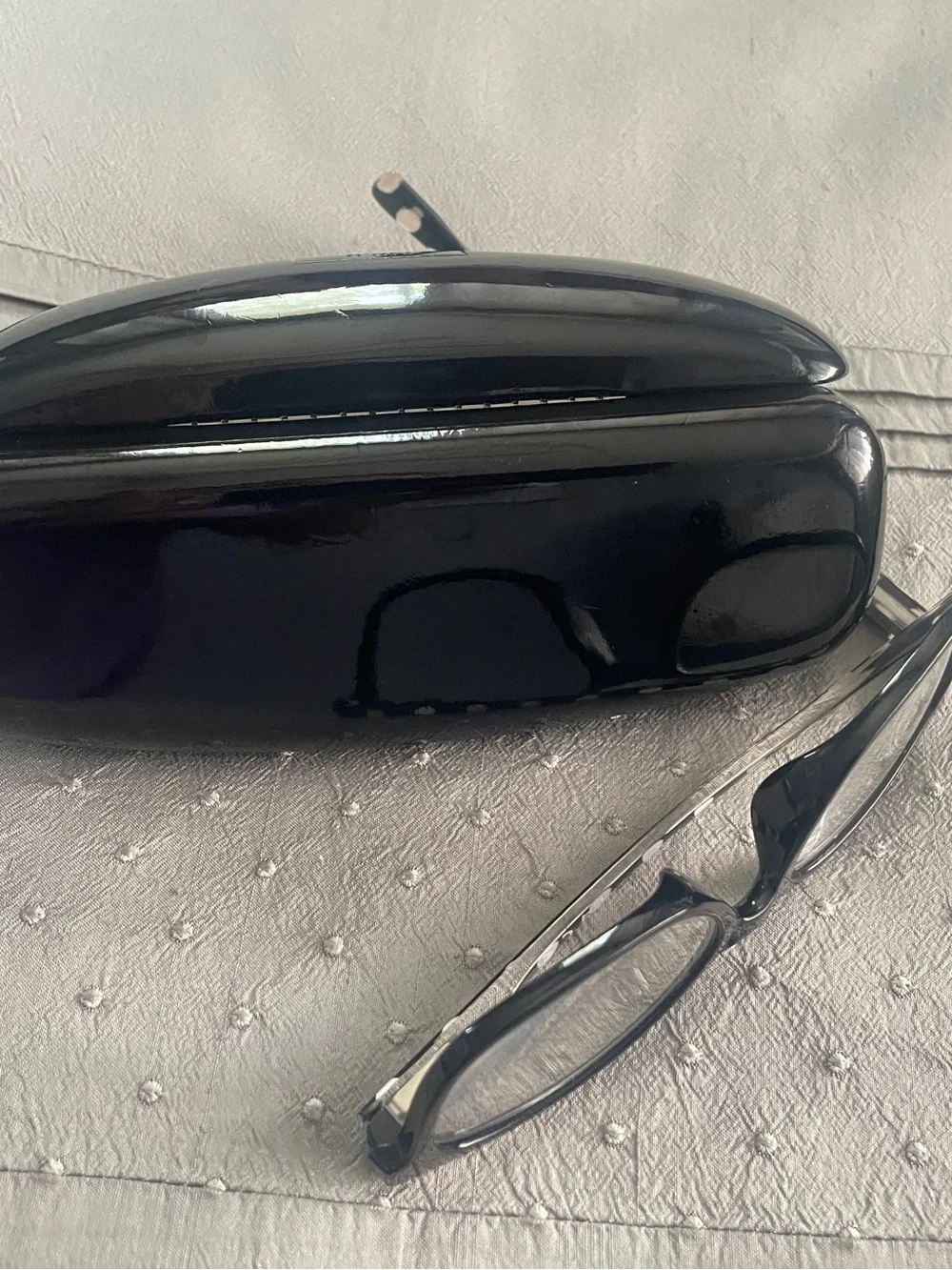 Lulu Guinness Glossy Black Hard Clamshell Sunglasses Case with Lavender Lining